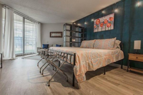 Budget-friendly Apt Kingbed Gymdogspark-dt